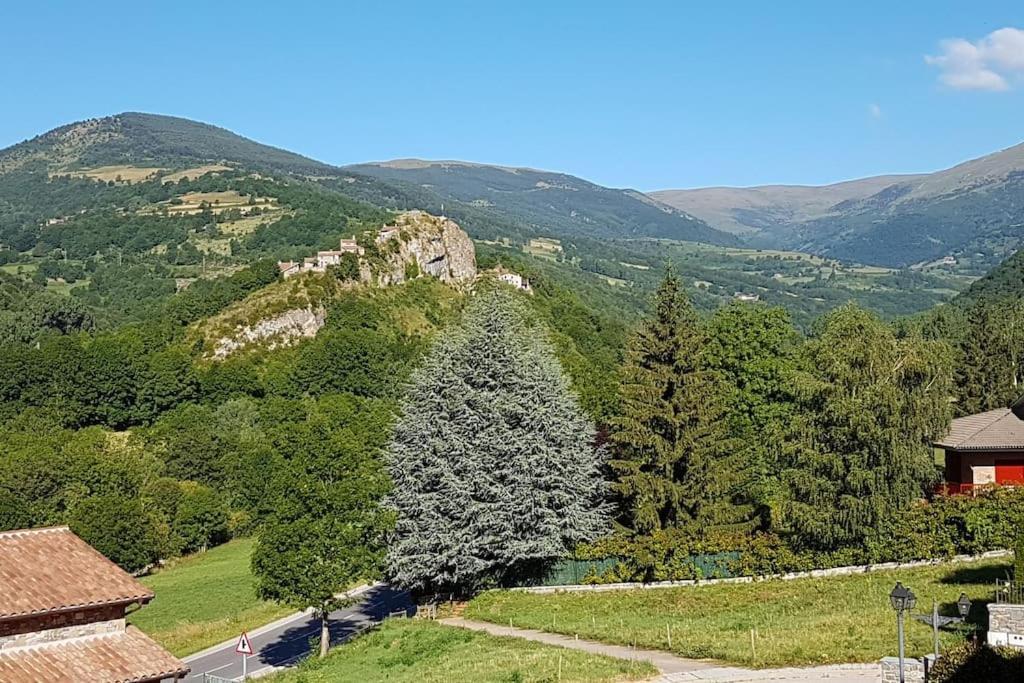El Mussol De La Vila Camprodon, Balconets Amb Vistes A La Placa Екстериор снимка